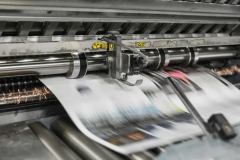 Matbaa (ofset ve flekso) — Nemlendirme suyu, merdane temperleme ve CI silindir soğutmada hedef sıcaklıklar, riskler ve doğru KPLN model seçimi.