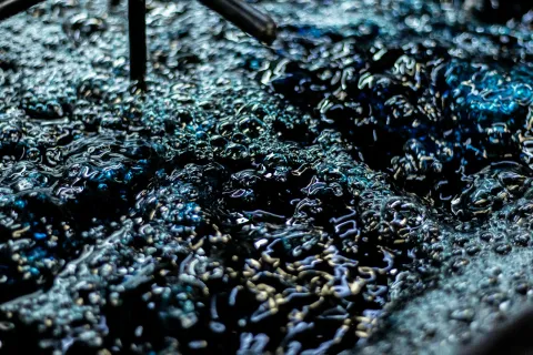 Plastik geri dönüşüm — Granül hattı, yıkama suyu ve kesme kafası soğutmasında hedef sıcaklıklar, kirli su riski ve KPLN model seçimi.